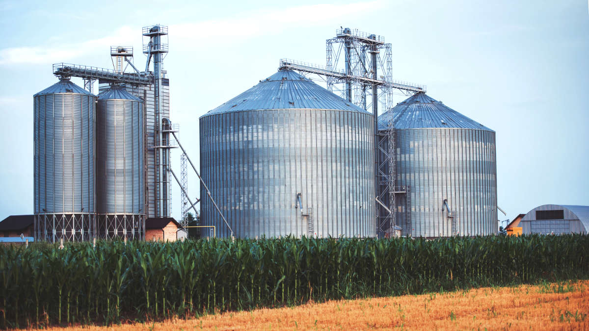 SEO Cluster Architecture – grain silos, stable content silos (SEO · Content)